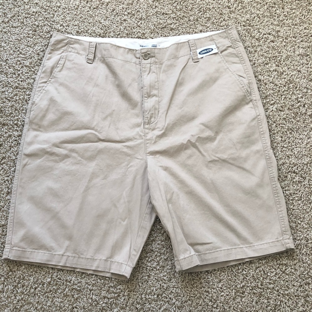 Old Navy lived in straight short. Size 42.